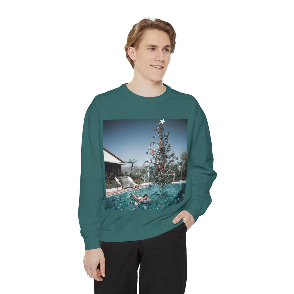 Vintage Poolside Christmas Tree Crewneck Sweatshirt - Comfort Colors