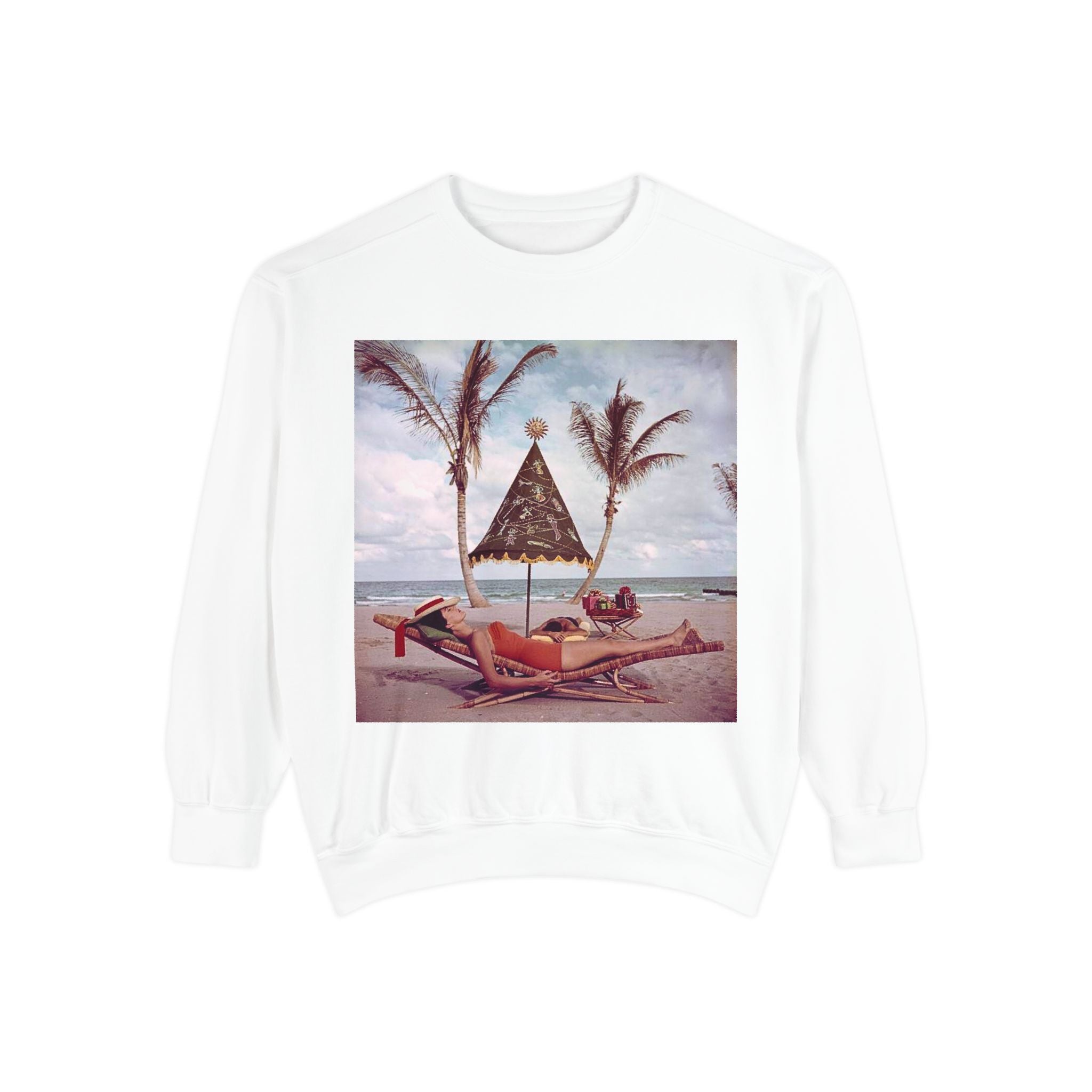 Vintage Christmas on the Beach Crewneck Sweatshirt - Comfort Colors