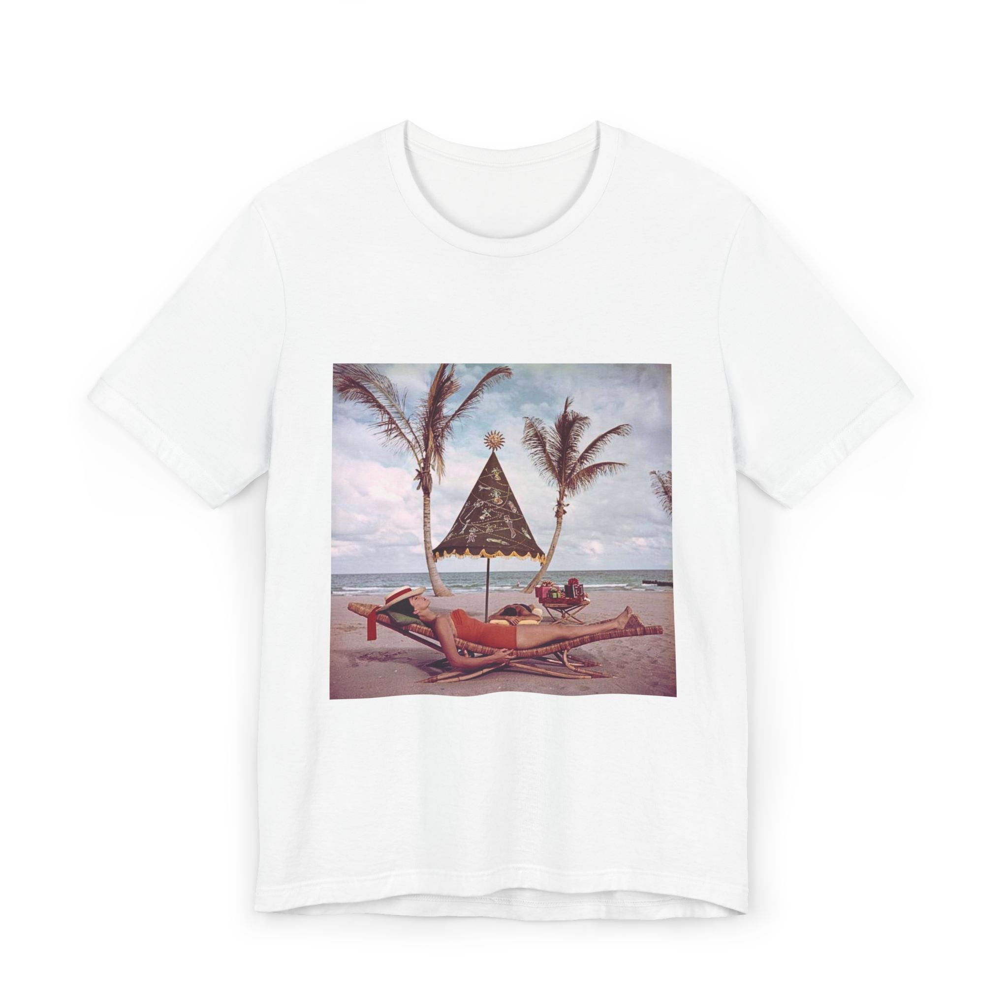 Vintage Christmas on the Beach Lightweight T-shirt