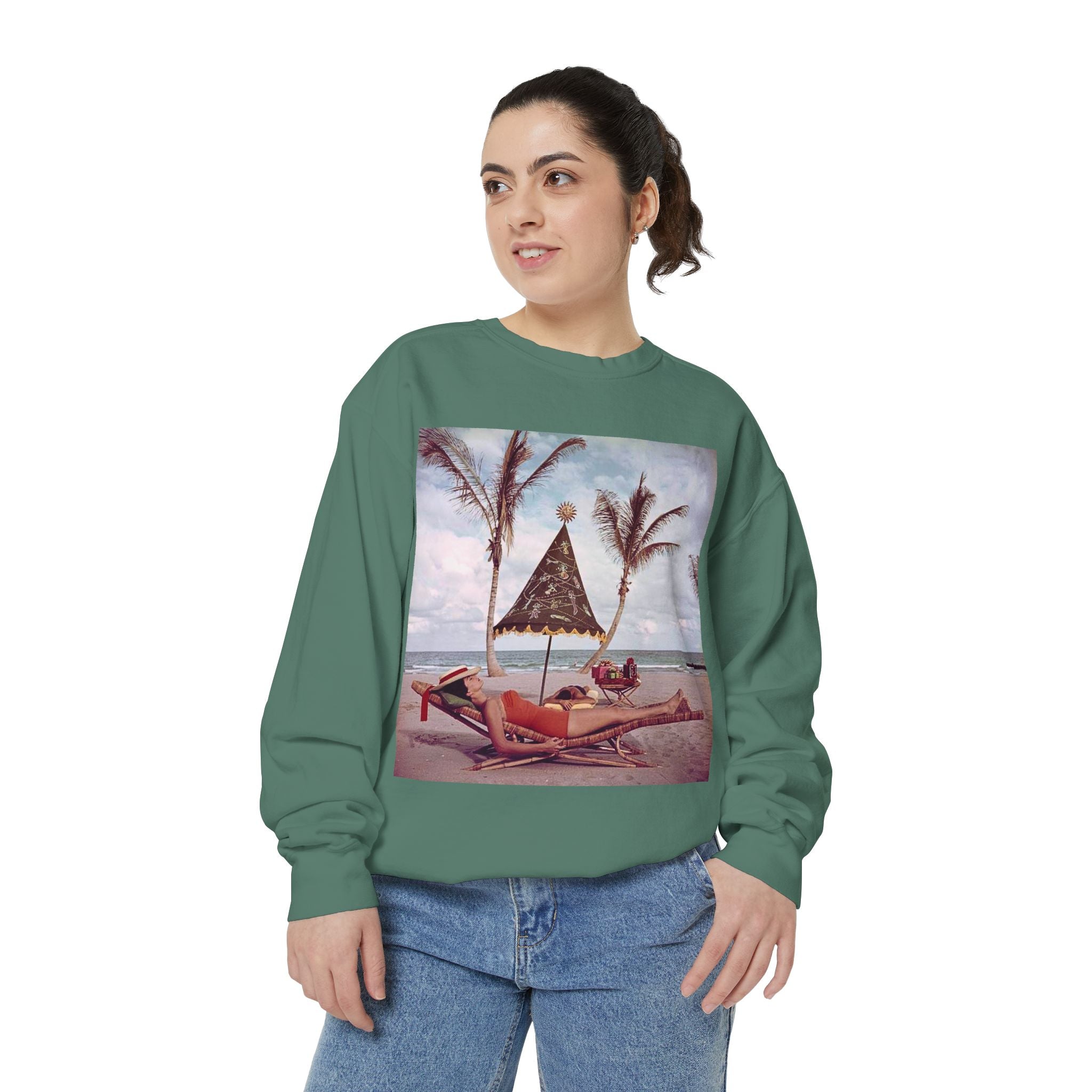 Vintage Christmas on the Beach Crewneck Sweatshirt - Comfort Colors