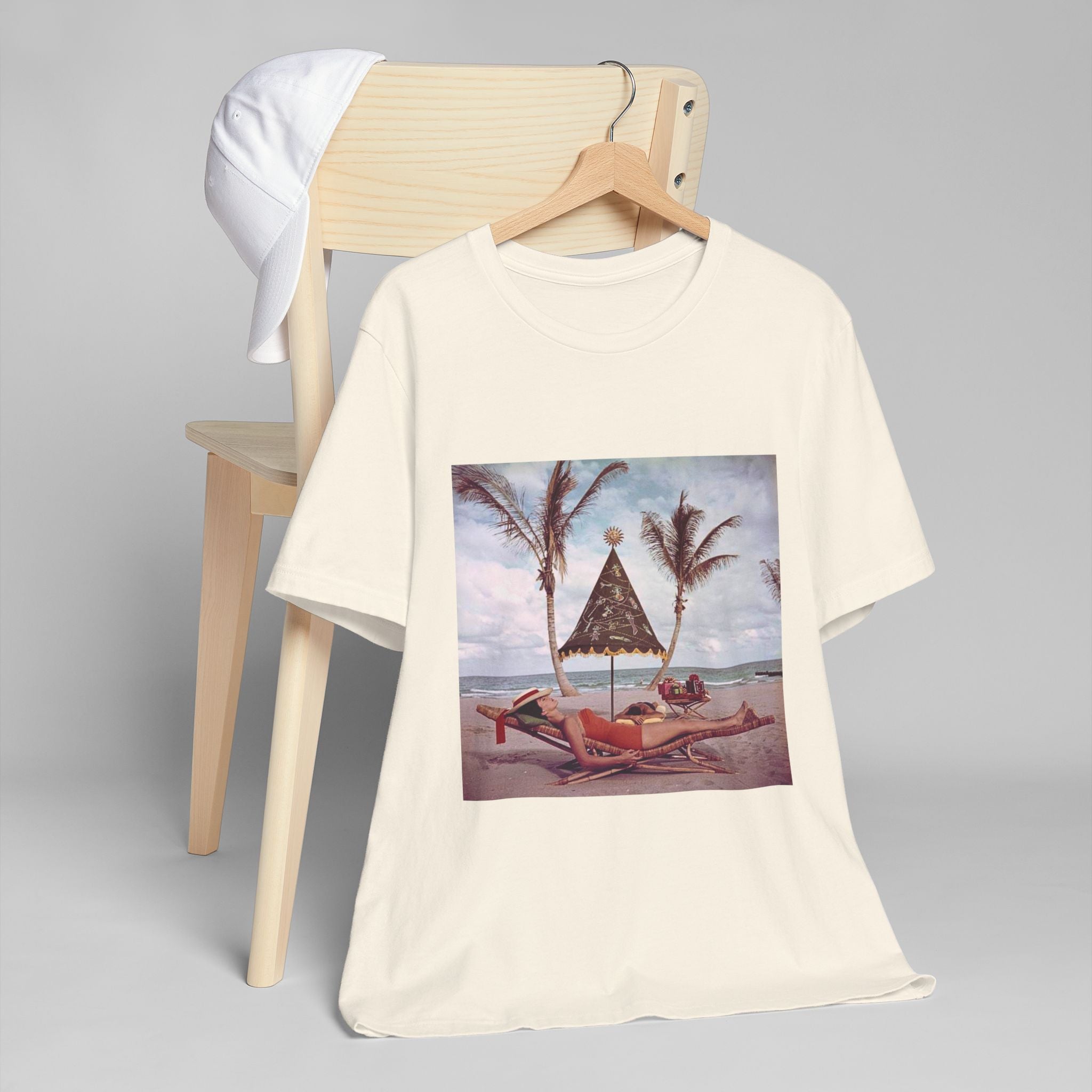 Vintage Christmas on the Beach Lightweight T-shirt