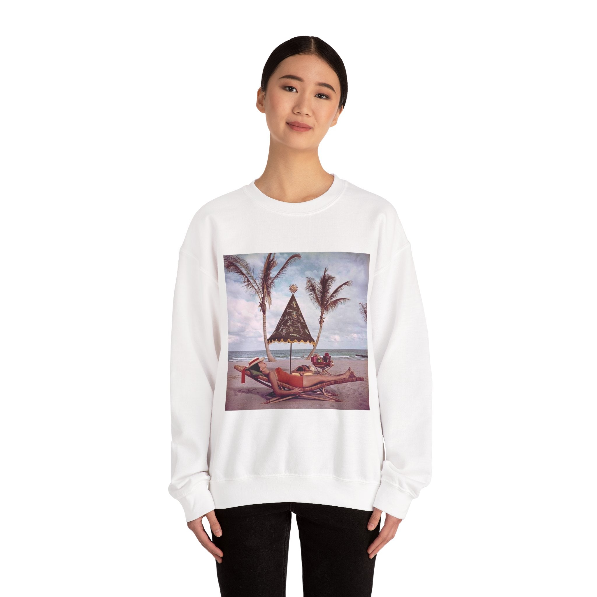 Vintage Christmas on the Beach Crewneck Sweatshirt - Gildan