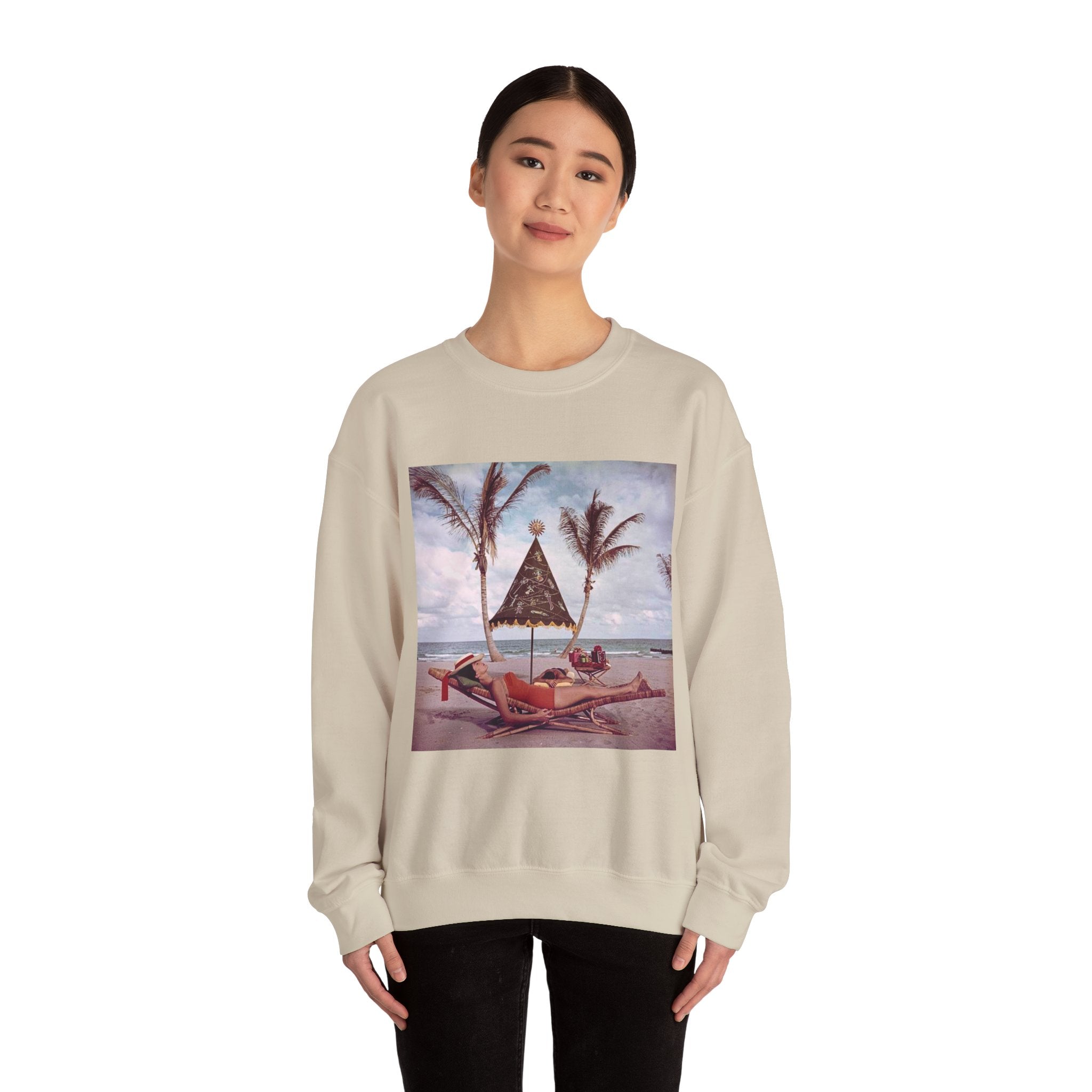 Vintage Christmas on the Beach Crewneck Sweatshirt - Gildan