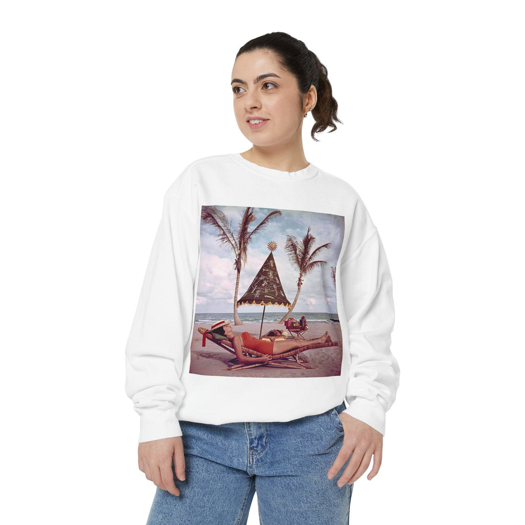 Vintage Christmas on the Beach Crewneck Sweatshirt - Comfort Colors