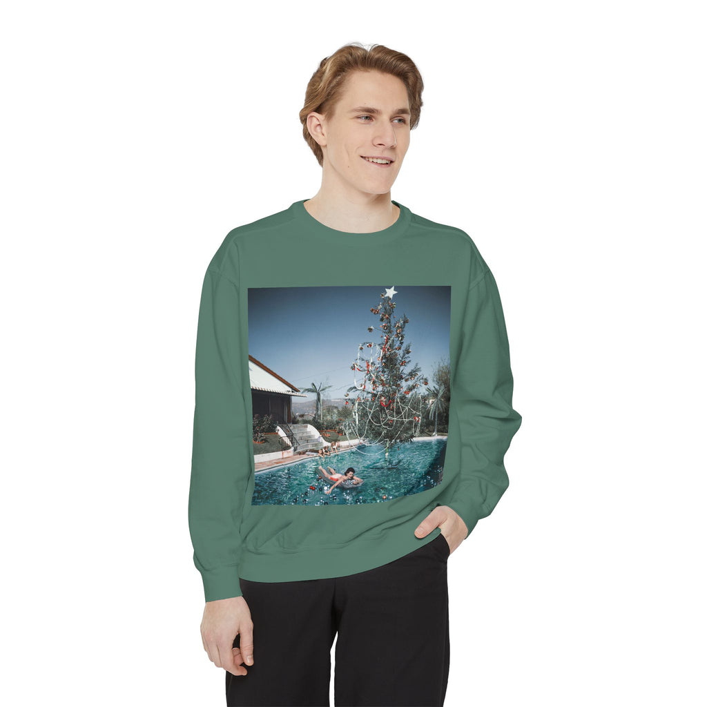 Vintage Poolside Christmas Tree Crewneck Sweatshirt - Comfort Colors
