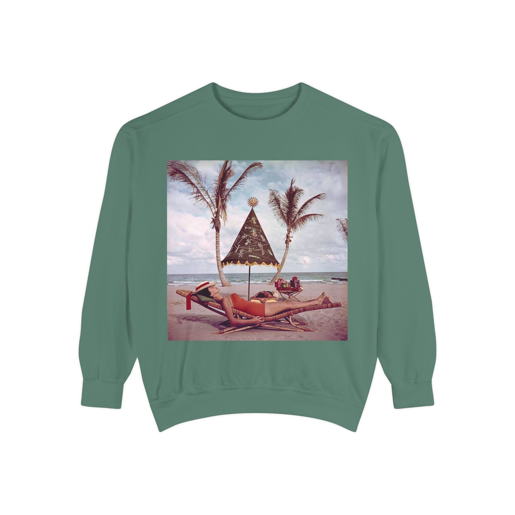 Vintage Christmas on the Beach Crewneck Sweatshirt - Comfort Colors